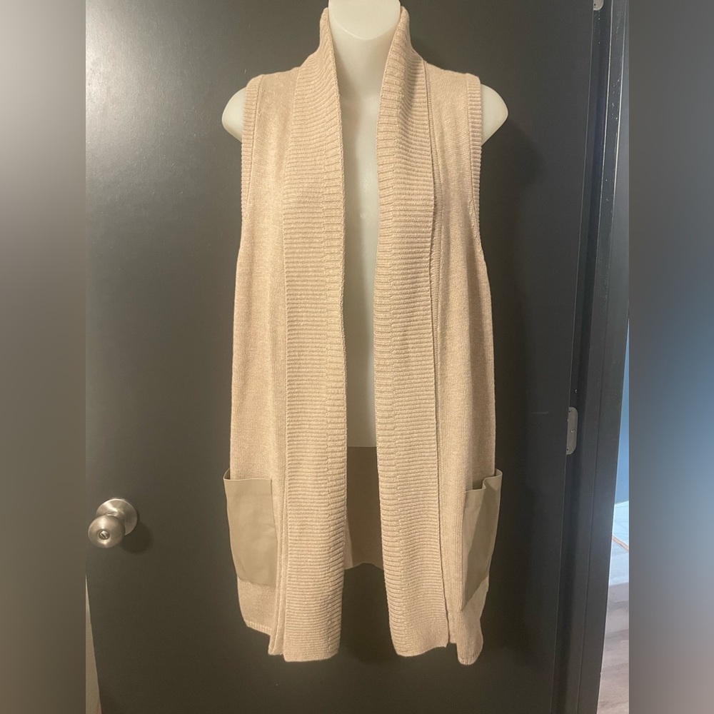Chico's Sleeveless long line Knit beige cardigan with suede pockets Size 1